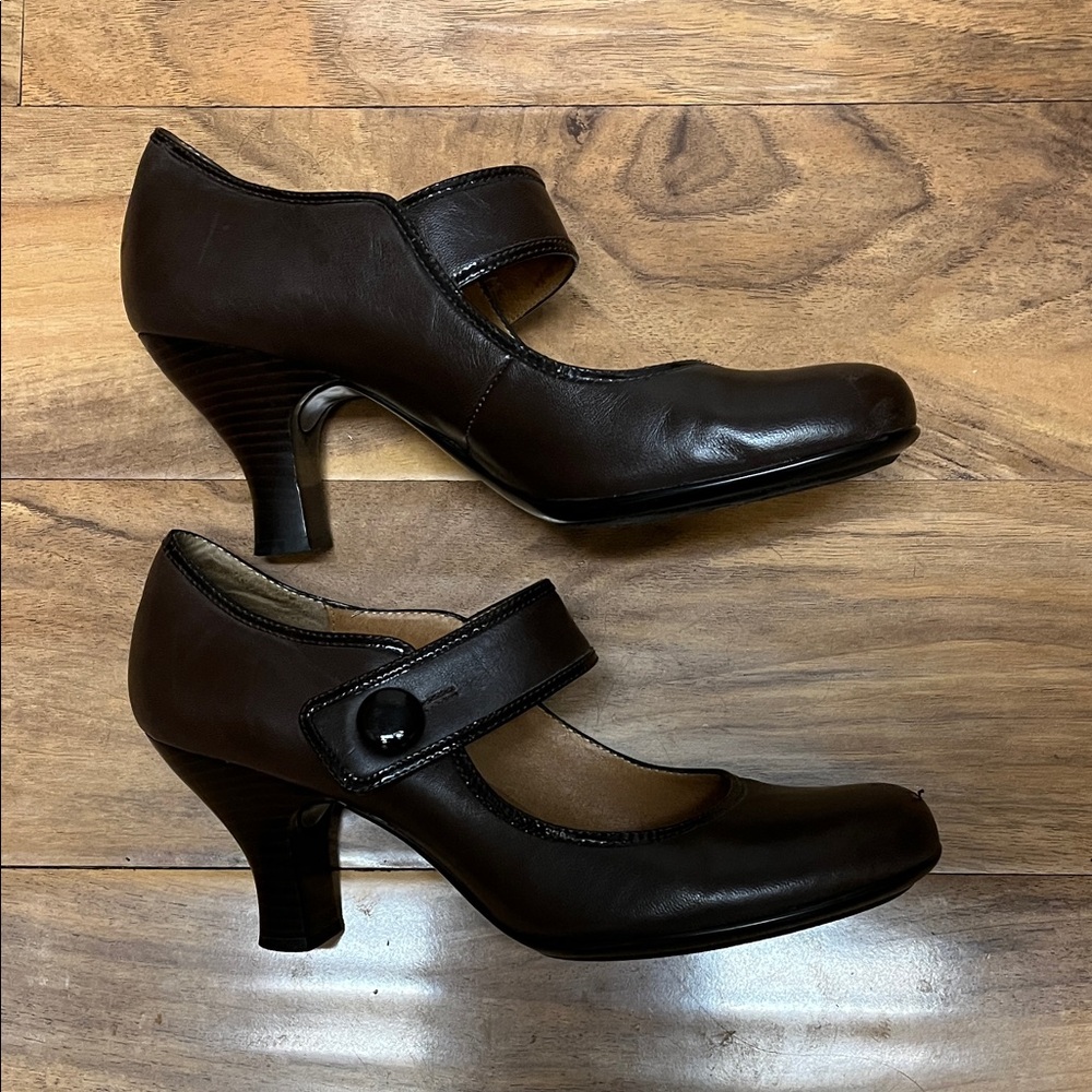 Sofft Brown Women's Mary Jane Pump - Picture 5 of 9